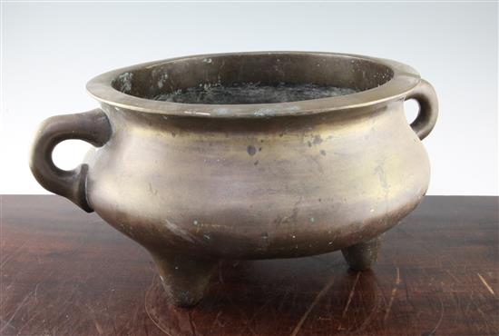 A massive bronze tripod censer, Ding, Xuande six character mark, 19th / 20th century, 46cm